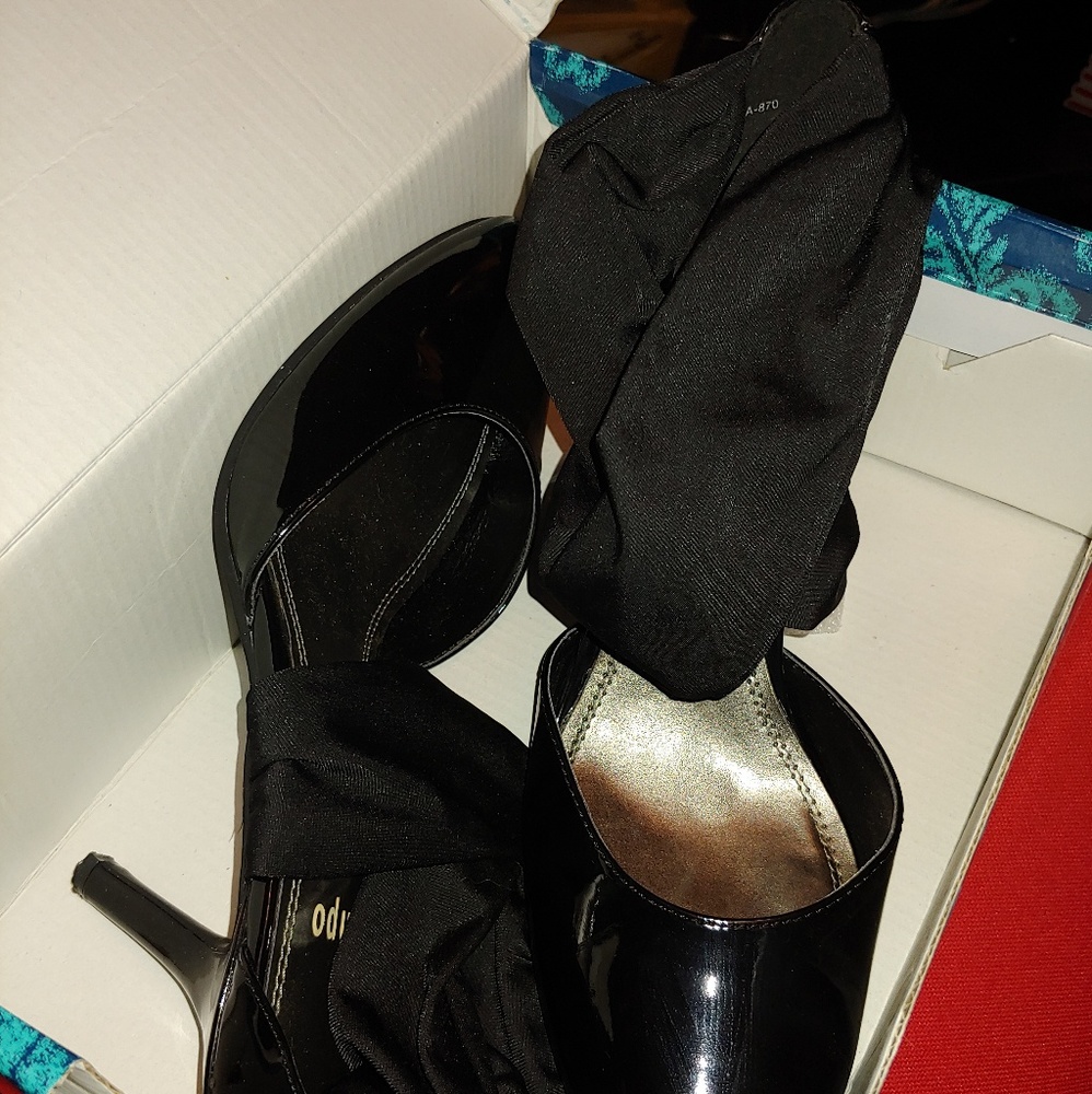 Black dress shoe
